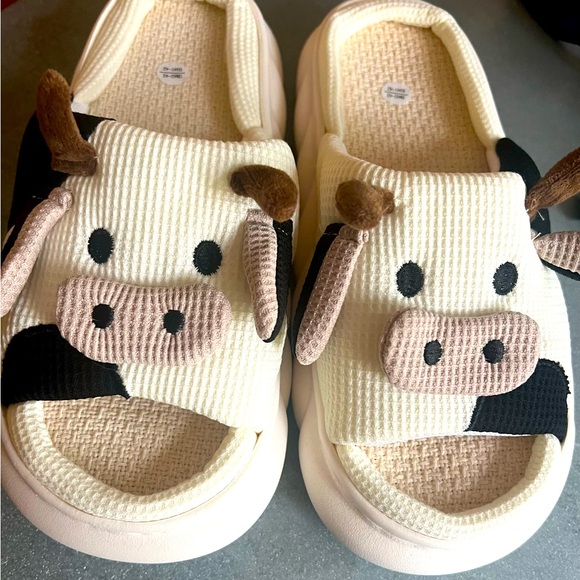 Cow Slippers - Picture 1 of 4
